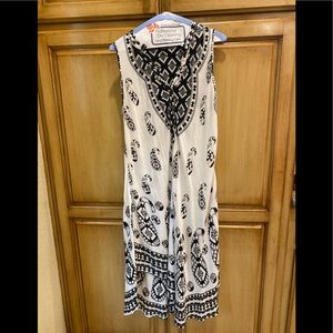 CUTE 7 ISLANDS BLACK WHITE SLEEVELESS SUNDRESS. SIZE XL